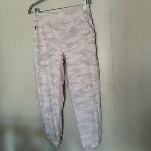 Athleta Pink Camo Jogger Leggings Size 8 Athletic Lounge Pants